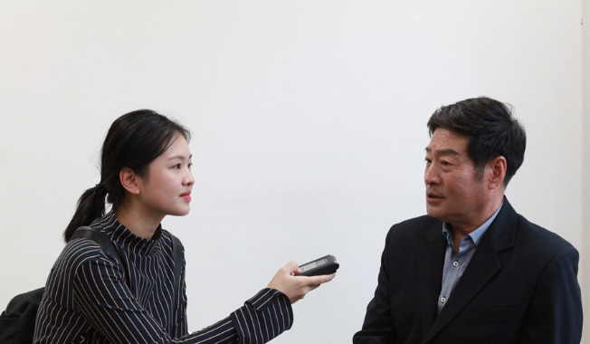 热点:“港商”包养女大学生 拿裸照逼其去KTV做小姐(图)